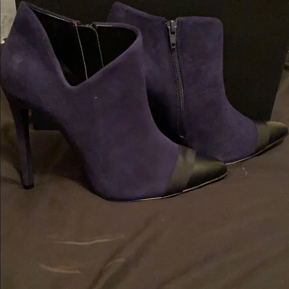 Brand new navy ankle heeled bootie